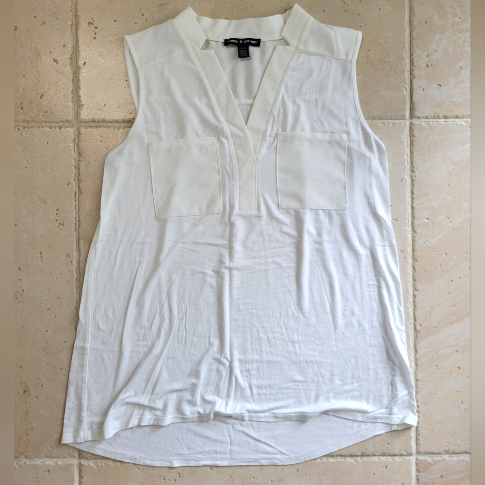 Cable & Gage. White blouse. Light. Sleeveless. Business casual. Small